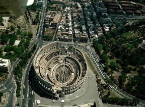 Colosseo. Veduta aerea dell'anfiteatro.De Agostini Picture Library / Pubbliaerfoto