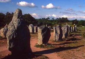 Menhir presso Carnac, in Francia.De Agostini Picture Library/G. SioÃ«n