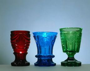 Bicchieri in vetro colorato e intagliato (sec. XIX. Praga, Museo delle Arti Decorative).De Agostini Picture Library/A. Dagli Orti