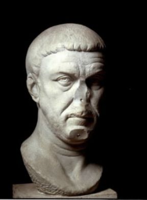 Massimiano. L'imperatore romano in una testa del sec. III d. C. (Milano, Museo Archeologico).De Agostini Picture Library/A. De Gregorio