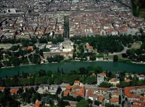 Torino. Veduta aerea del castello del Valentino.De Agostini Picture Library/Pubbli Aer Foto