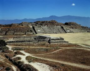 Zapotechi. Veduta della zona archeologica di Monte AlbÃ¡n.De Agostini Picture Library/G. Dagli Orti