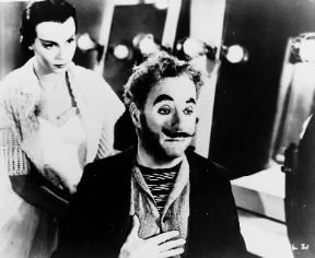 Charles Spencer Chaplin in Luci della ribalta (1952).De Agostini Picture Library