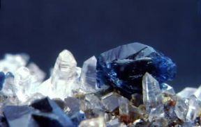 Cristallo. Elementi cristallini di lazulite, classe esacistetraedrica del gruppo monometrico.De Agostini Picture Library / G. Cigolini