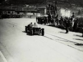 Mille miglia. La coppia Campari-Sozzi nella corsa del 1932.De Agostini Picture Library