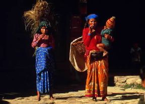 Nepal. Donne nepalesi.De Agostini Picture Library / R. Ferrante