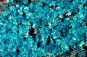 Turchese. Il minerale si presenta in masserelle compatte tendente al verde.De Agostini Picture Library/G. Cigolini