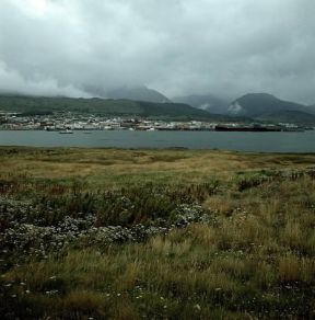 Terra del Fuoco. Ushuaia, capoluogo dell'isola maggiore, nella parte argentina dell'arcipelago.De Agostini Picture Library/P. Jaccod