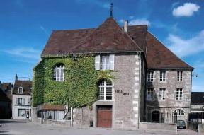 Borgogna. La scuola nella cittadina di Saulieu.De Agostini Picture Library/T. Ledoux