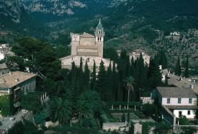 Baleari. Veduta di Valldemosa, sulla Cordillera de Poniente nell'isola di Maiorca.De Agostini Picture Library/G. SioÃ«n