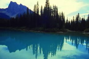 Canada. Il lago Emeralda alle falde delle Montagne Rocciose, nel Parco Nazionale di Yoho.De Agostini Picture Library/G. Cappelli