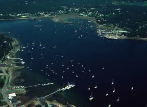 Maine (U.S.A.). Veduta aerea del porto turistico dell'isola Mount Desert.De Agostini Picture Library/M. Bertinetti