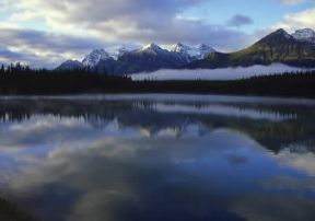 Montagne Rocciose. Veduta della Catena dei Dieci Picchi nel Parco Nazionale di Banff, in Canada.De Agostini Picture Library / G. Cappelli