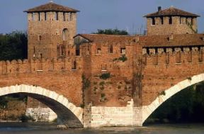 Verona. Il Ponte Scaligero sull'Adige.De Agostini Picture Library/A. Vergani