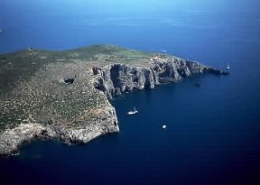 Giannutri. Veduta aerea dell'isola dell'Arcipelago Toscano.De Agostini Picture Library/Pubbli Aer Foto
