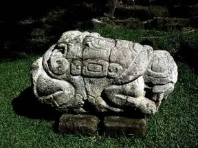 Guatemala (Stato). Resti di un altare di QuiriguÃ¡.De Agostini Picture Library