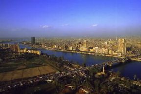 Il Cairo. Una veduta dei quartieri moderni lungo il Nilo.De Agostini Picture Library/A. Vergani