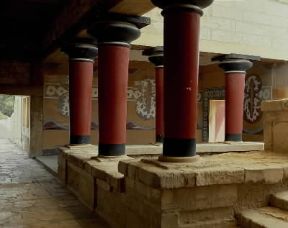 Cnosso. Scorcio del cortile delle guardie all'interno del palazzo minoico.De Agostini Picture Library/G. Dagli Orti