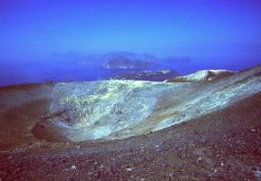 Vulcano (isola). Veduta del cratere del monte Vulcano sull'isola omonima.De Agostini Picture Library/G. Roli