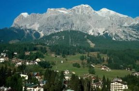 Ampezzo. Veduta di Cortina d'Ampezzo.De Agostini Picture Library/G. Cigolini
