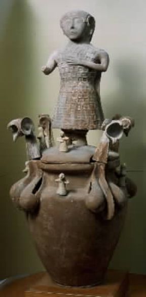 Canopo etrusco da Chiusi (Chiusi, Museo Nazionale Etrusco).De Agostini Picture Library/G. Nimatallah