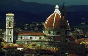 Firenze. Veduta della fiancata del duomo con la cupola del Brunelleschi e il campanile.De Agostini Picture Library/G. Berengo Gardin