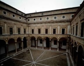 Luciano Laurana. Veduta del cortile d'onore di Palazzo Ducale a Urbino.De Agostini Picture Library/A. Dagli Orti