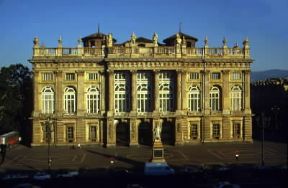 Palazzo Madama a Torino. La facciata progettata da F. Juvara.De Agostini Picture Library/A. De Gregorio