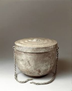 Pompei. Situla in argento del sec. I d. C. (Napoli, Museo Archeologico Nazionale).De Agostini Picture Library/A. Dagli Orti