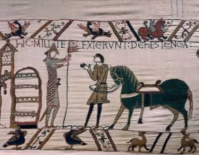 Bayeux . Particolare dell'Arazzo di Bayeux in cui Ã¨ raffigurato Guglielmo il Conquistatore (a sinistra) che si fa portare il suo cavallo (Bayeux, MusÃ©e de la Tapisserie).De Agostini Picture Library/ M. Seemuller