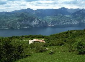 Lago di Garda. Veduta del versante veneto.De Agostini Picture Library/M. Pedone