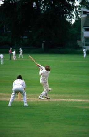 Cricket. Un momento dell'azione di lancio.De Agostini Picture Library /