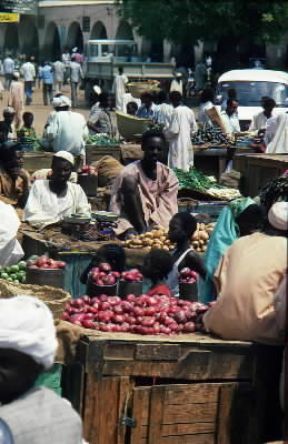 Khartoum. Mercato in una via della cittÃ .De Agostini Picture Library/M. Bertinetti
