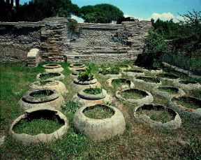 Ostia Antica . I resti di uno dei numerosi magazzini.De Agostini Picture Library/A. Dagli Orti