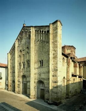 Pavia. La facciata romanica della basilica di S. Michele.De Agostini Picture Library/G. Cigolini