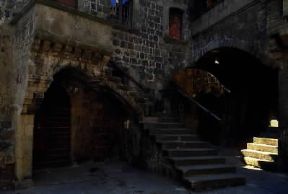 Profferlo in una casa medievale del quartiere S. Pellegrino a Viterbo.De Agostini Picture Library/G. Berengo Gardin