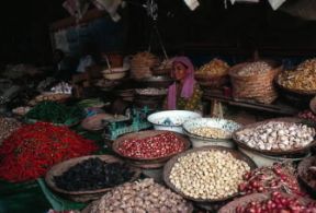 Sumatra. Il mercato a Bukitinggi.De Agostini Picture Library/A. White