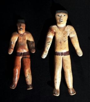 Nazca. Statuine maschili in ceramica policroma.De Agostini Picture Library / G. Dagli Orti