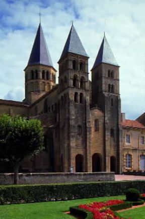 Borgogna . La romanica chiesa di Notre-Dame a Paray-le-Monial.De Agostini Picture Library/N. Cirani