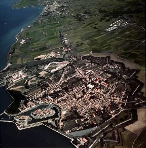 Charente-Maritime. Veduta aerea del centro di St.-Martin nell'isola di Re.De Agostini Picture Library/B. Beauijard