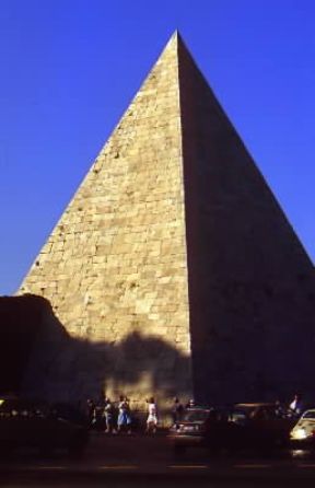 Gaio Cestio Epulone. La piramide Cestia a Roma.De Agostini Picture Library/Berengo Gardin