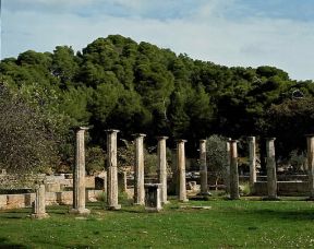 Olimpia . La palestra edificata verso la fine del sec. III a. C., con il colonnato dorico.De Agostini Picture Library/G. Nimatallah