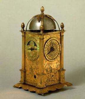 Orologio da tavolo in metallo dorato, con calendario e sveglia (sec. XVI).De Agostini Picture Library/G. Nimatallah