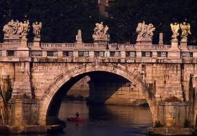 Roma. Ponte Vittorio Emanuele.De Agostini Picture Library / G. Berengo Gardin