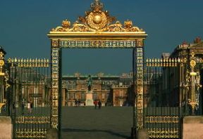 Versailles. L'ingresso al cortile del Palazzo Reale.De Agostini Picture Library/G. SioÃ«n