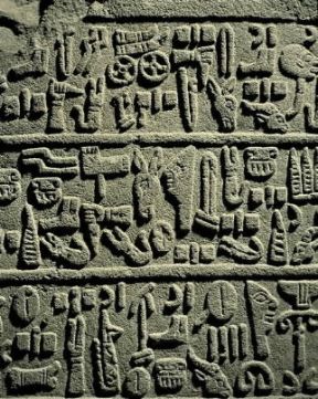 Ittiti . Un esempio di scrittura geroglifica ittita proveniente dall'antica cittÃ  di Karkemis (sec. IX-VIII a. C.; Ankara, Museo Hittita).De Agostini Picture Library/M. Seemuller