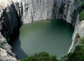 Repubblica Sudafricana. Il Big Hole, la famosa miniera a cielo aperto presso Kimberley.De Agostini Picture Library/2 P