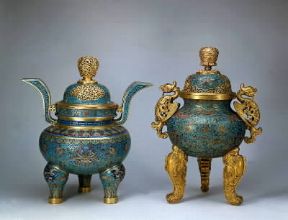 Asia. Incensieri cinesi in bronzo, oro e smalto del sec. XVIII.De Agostini Picture Library/A.C. Cooper