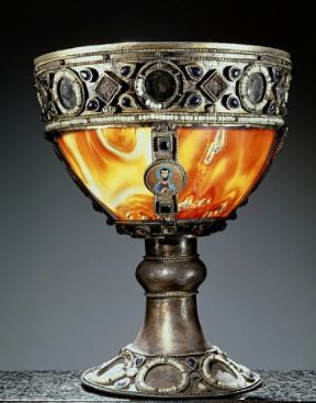 Bizantino . Sontuoso calice decorato (sec. X; Venezia, Tesoro di S. Marco). De Agostini Picture Library/M. Carrieri