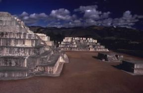 Guatemala (Stato). Piramidi principali di Zaculeu del periodo maya classico.De Agostini Picture Library / G. SioÃ«n